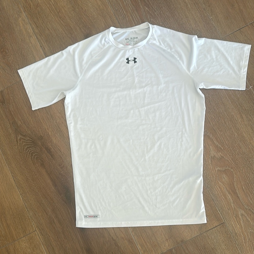 Under Armour men's tee shirt. White with black accent. Size 2XL. Headgea…